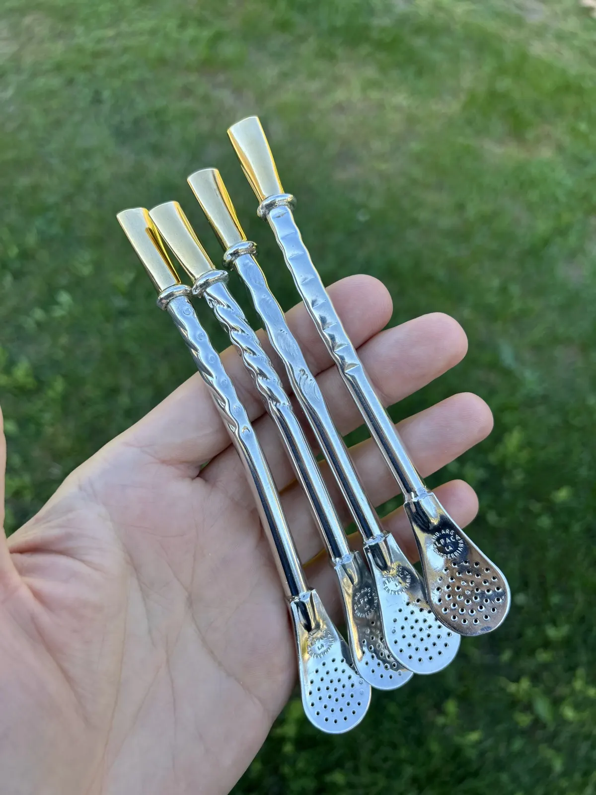 Silver-plated alpaca bombillas with a gold tip and patterned stem